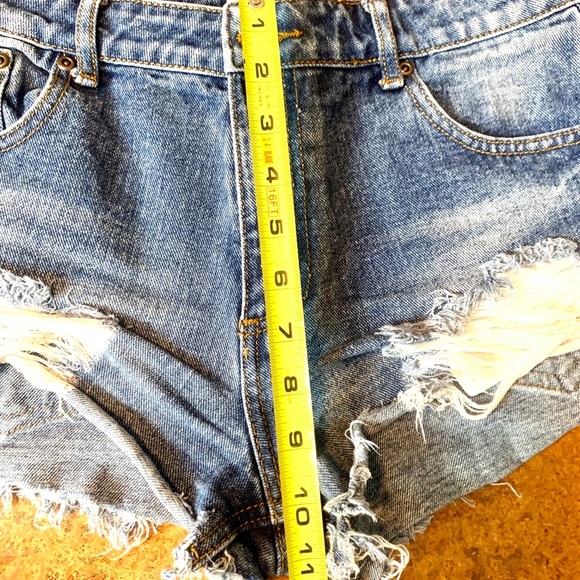FOREVER 21 Denim cut off shorts - Picture 5 of 5